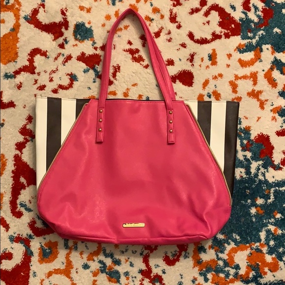 Juicy Couture Handbags - 👛 Juicy couture tote bag 👛 Juicy Couture Handbags - 👛 Juicy couture tote bag 👛